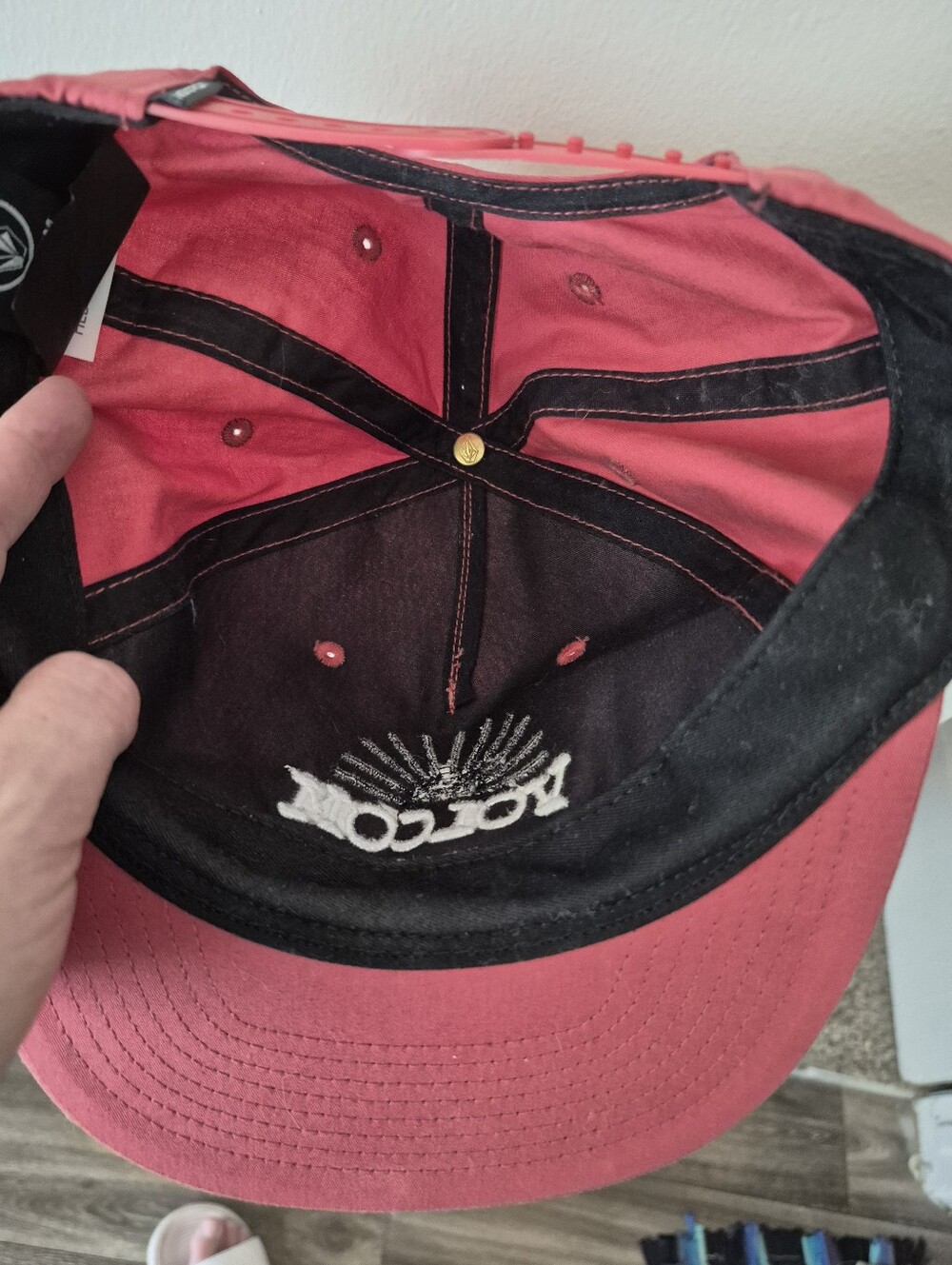 Volcom Hat Salmon - Picture 8 of 10